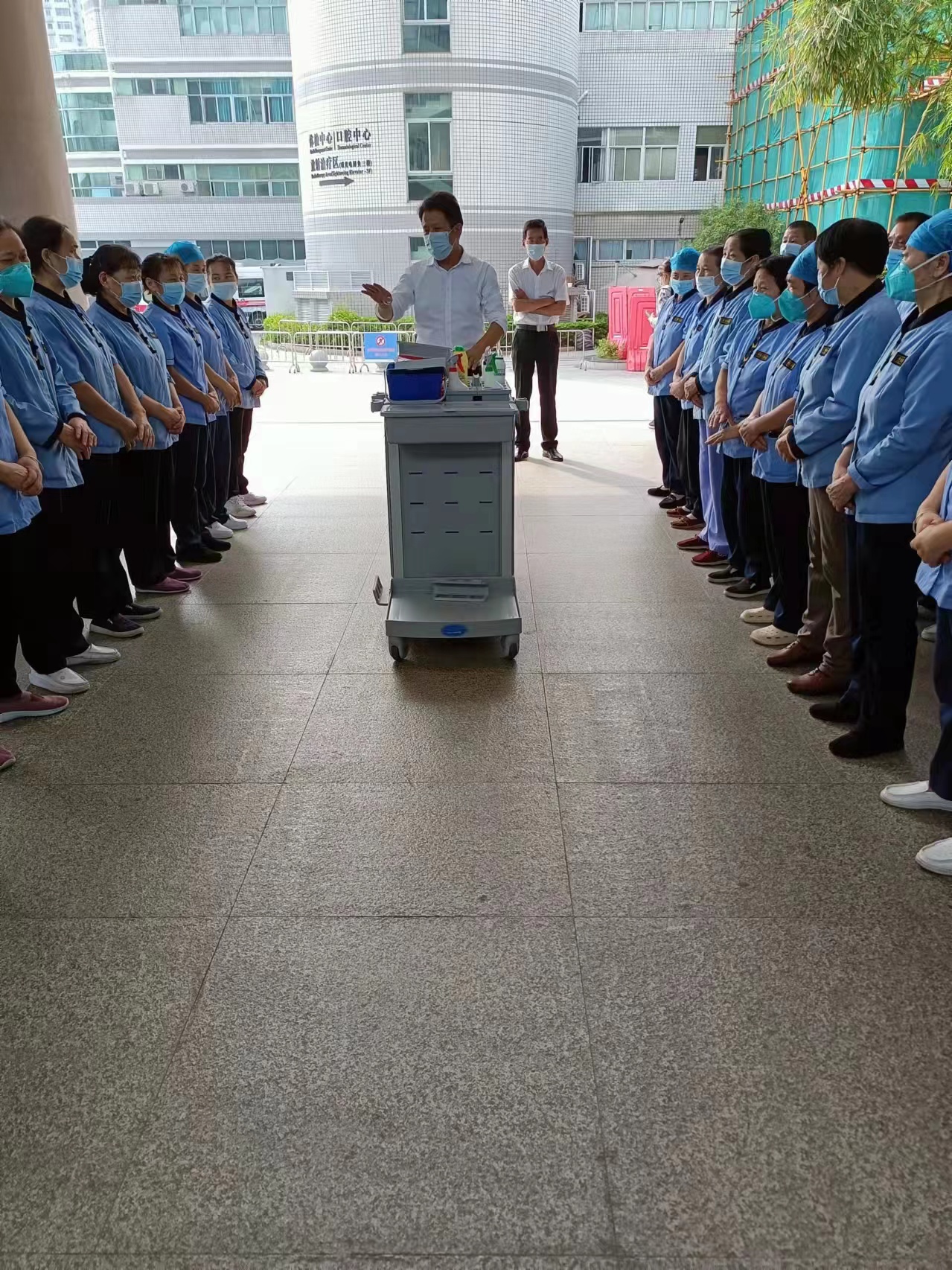 防靜電地板的清潔養(yǎng)護方法